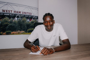 OFICJALNIE: West Ham United przedłużył kontrakt z 20-letnim pomocnikiem