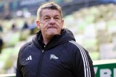 John Carver przed meczem z Widzewem Łódź. „Musimy sobie z tym poradzić, jeśli chcemy wygrywać”